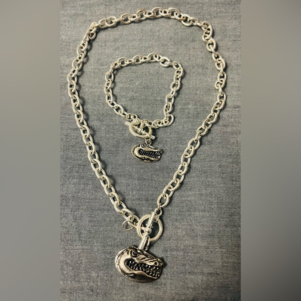 Florida Gators Silver Tone Toggle 18” Necklace and matching 8” Toggle Bracelet